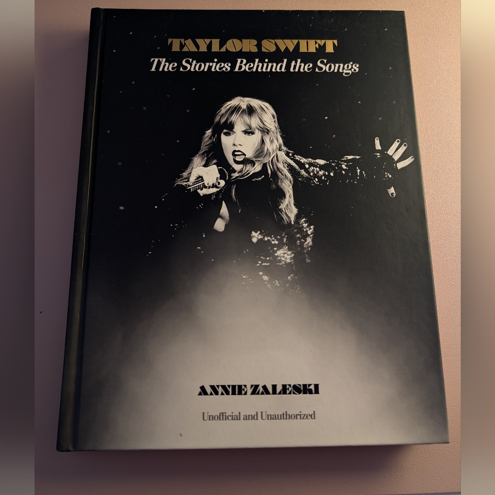 Taylor Swift, stories behind the music - book